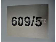 Cedulka z broušeného hliníku, číslo popisné (tabulka lepená na budovu) - viz též smaltované