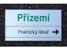 Jednosloupcová třílamelová směrová tabule (Poliklinika I.P.Pavlova, Praha)