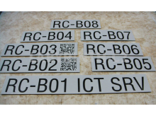 Cedulky na označení serverů s QR kódem