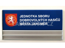 Cedulka ke dveřím kanceláře se snadnou výměnou dvou jmen ve spodní části (plochý systém)